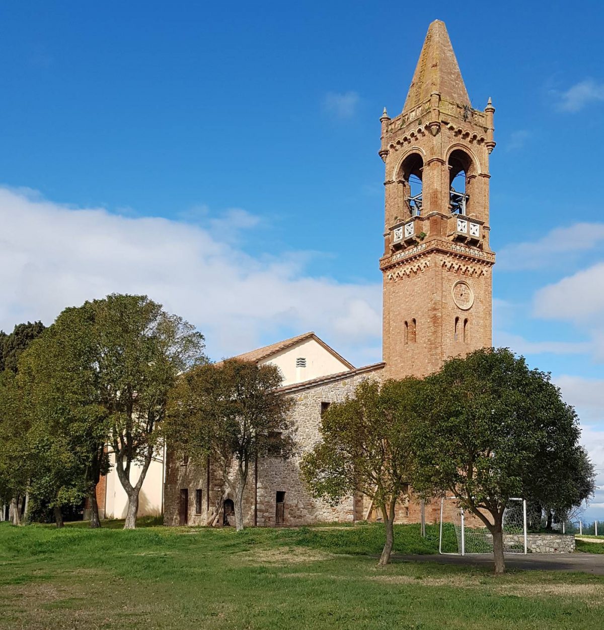 La Chiesa di San Felice a Sanfatucchio La Chiesa di San Felice a Sanfatucchio